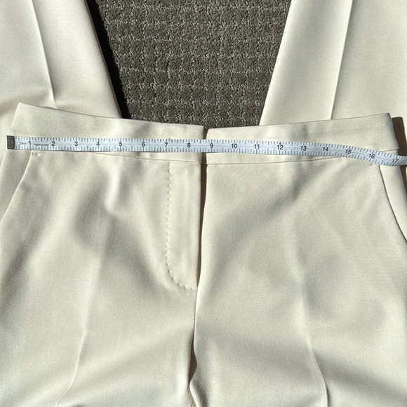 Elegant MaxMara Cream Trousers - Picture 5 of 5